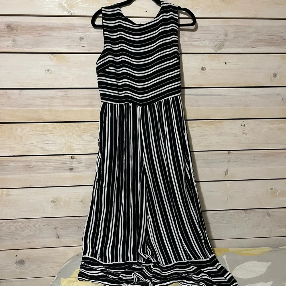 NEW! Everly Medium Black White Striped Sleeveless Wide Leg Jumpsuit Pockets